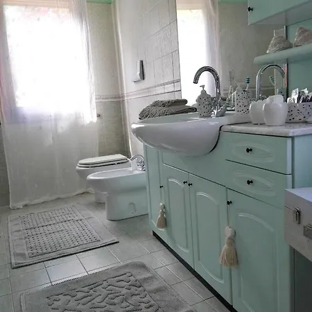 Dom wakacyjny 2 Bedrooms House With Jacuzzy Enclosed Garden&wifi At