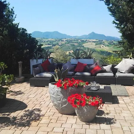 Dom wakacyjny 2 Bedrooms House With Jacuzzy Enclosed Garden&wifi At *