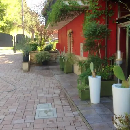 2 Bedrooms House With Jacuzzy Enclosed Garden&wifi At