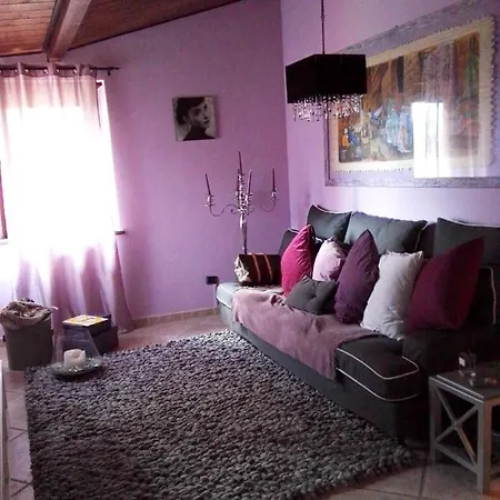 Dom wakacyjny 2 Bedrooms House With Jacuzzy Enclosed Garden&wifi At *
